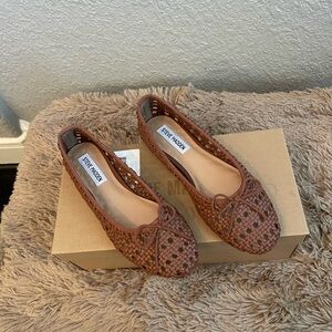 Steve Madden Tan Flats- Brand New